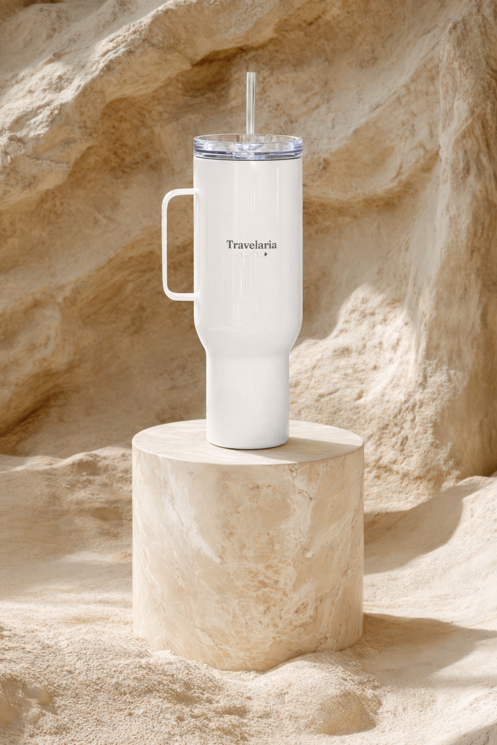 Travel mug with a handle